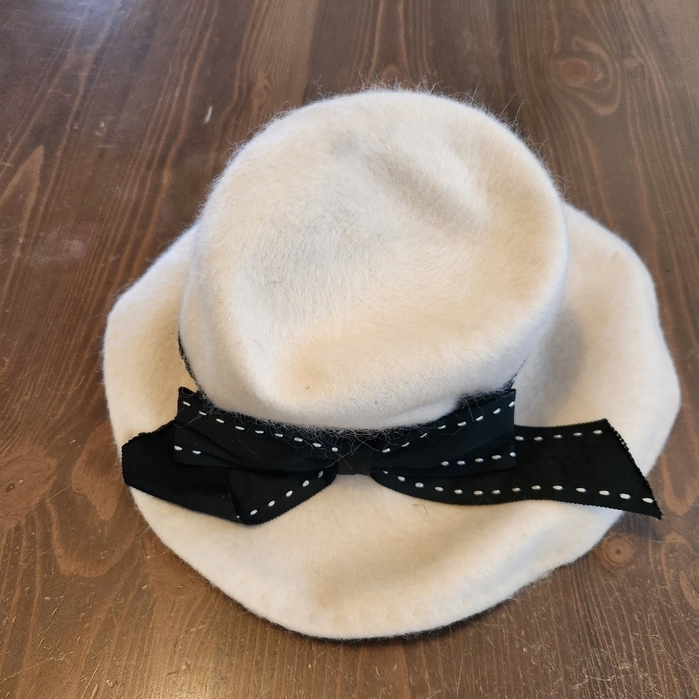 Beautiful Women's Vintage White Wide Brim Hat with Black Bow 13.5"